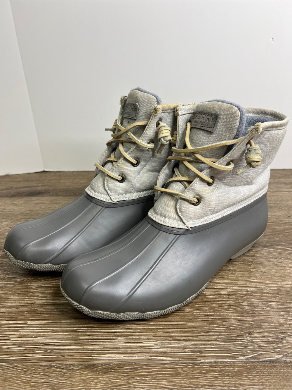 Sperry Saltwater Waterproof Duck Boots Women’s Size 8 Gray Beige